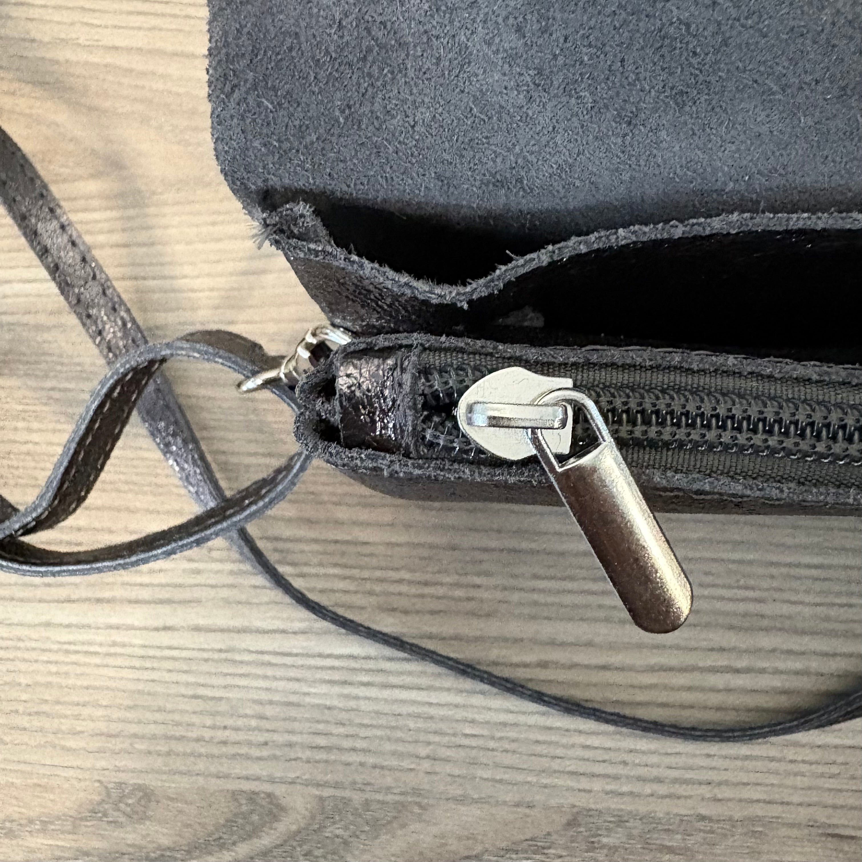 Sac/Pochette gris foncé métallisé