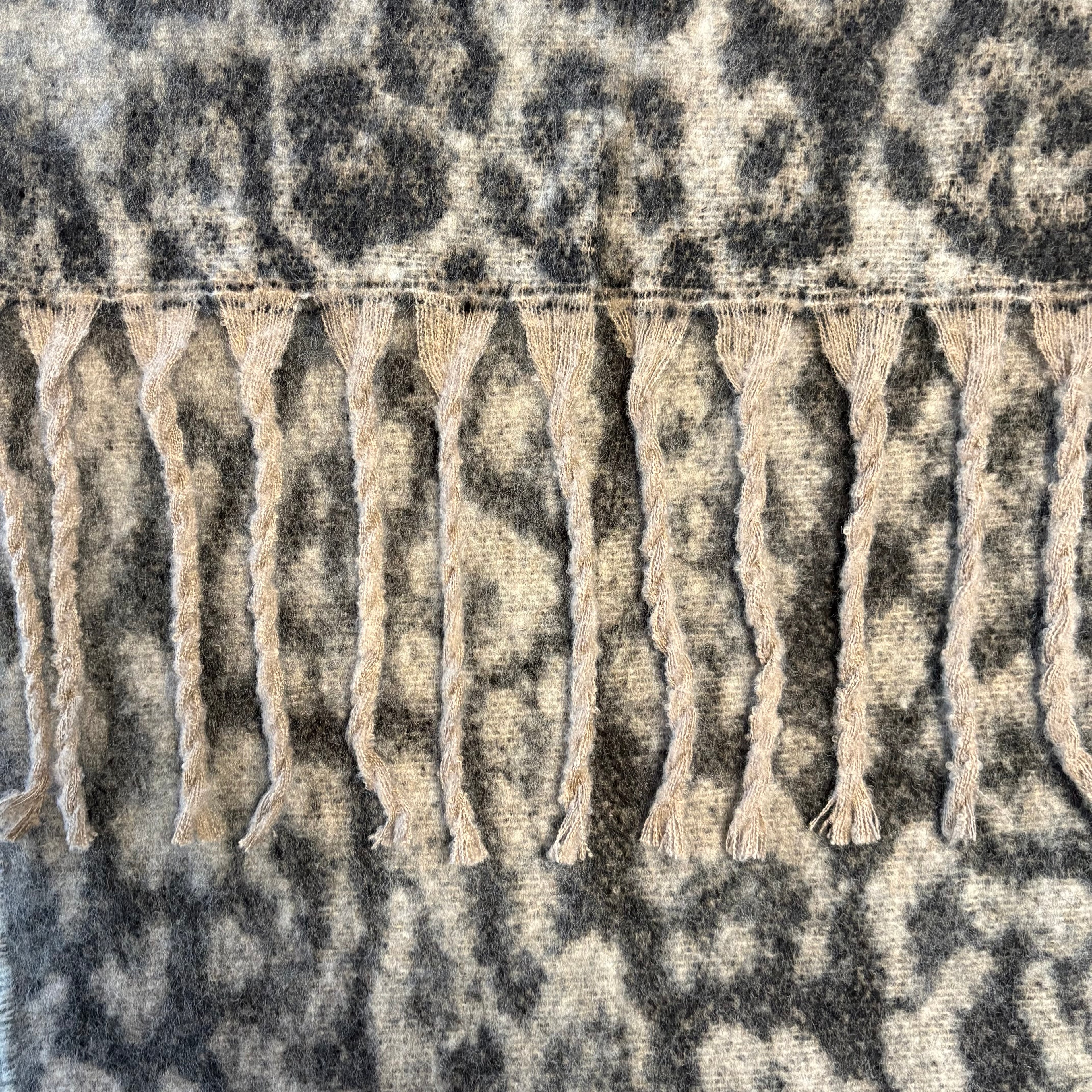 Écharpe léopard taupe