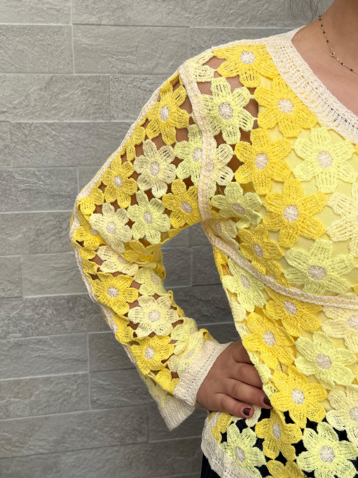 Pull en tricot motif "fleurs"